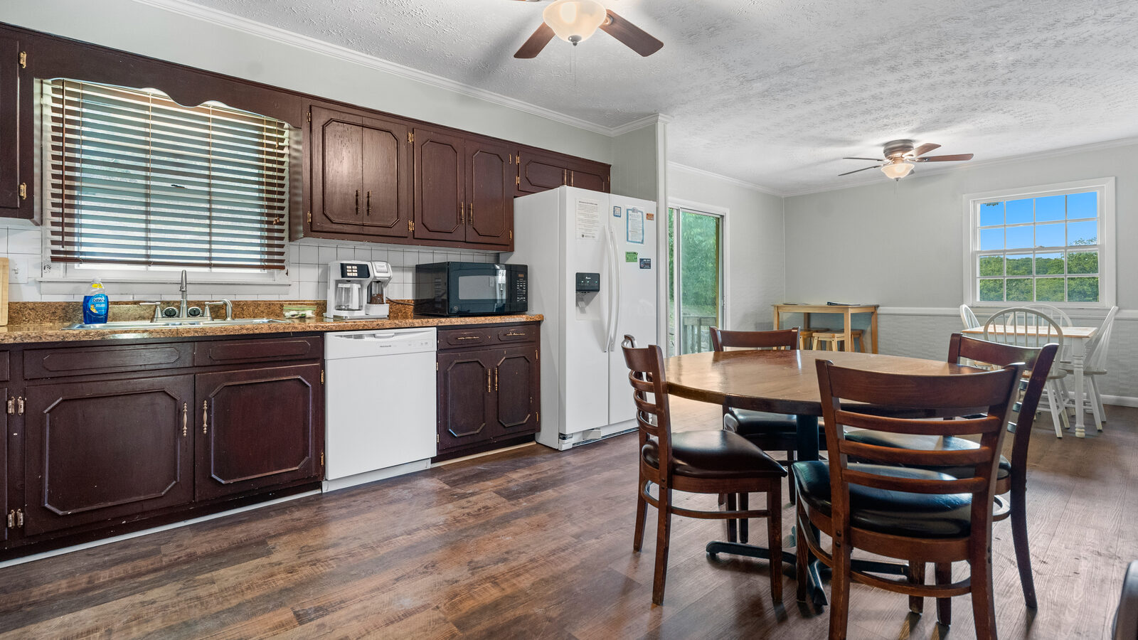 Full kitchen