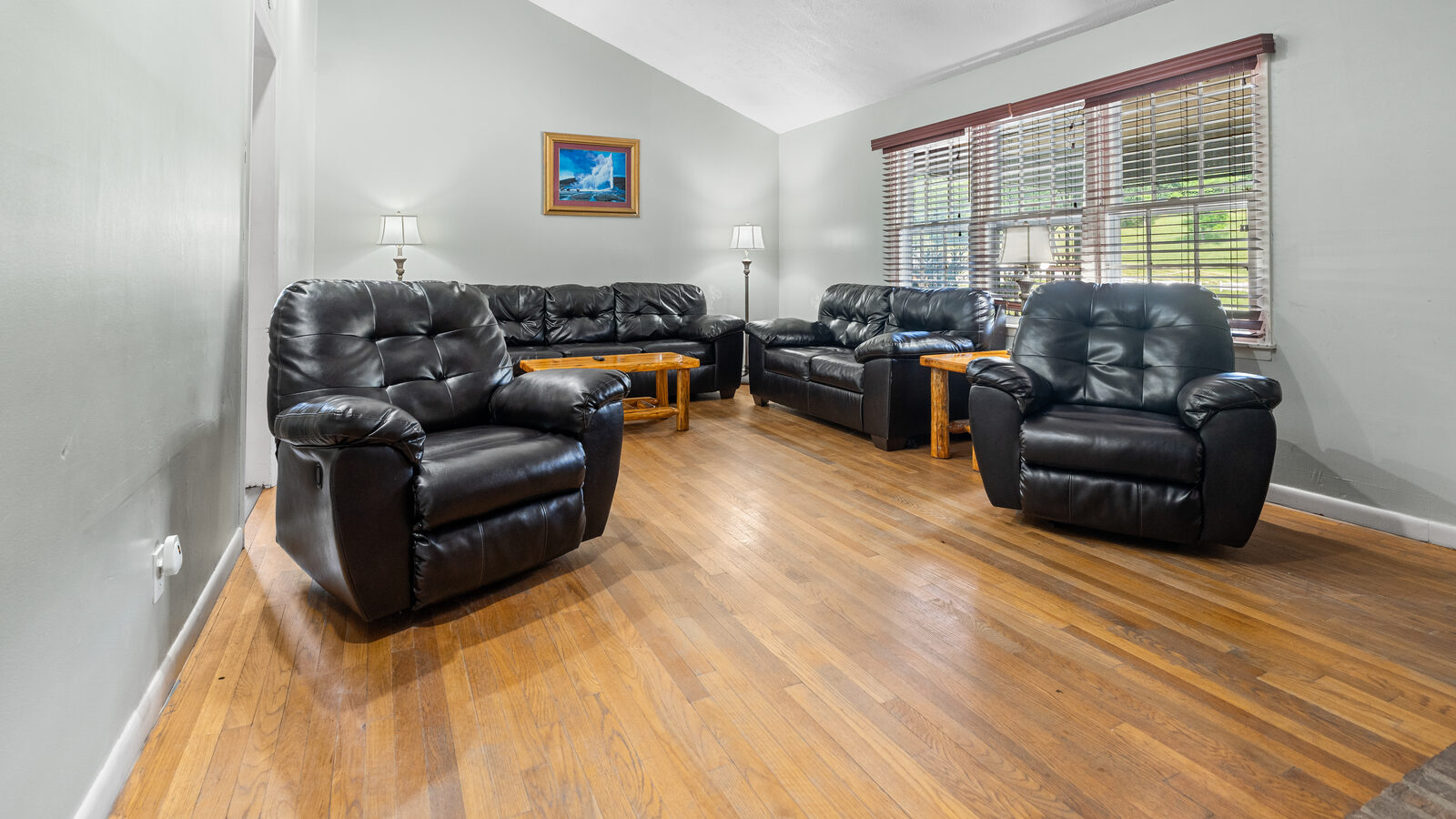Buffalo Lodge living room with leather seating