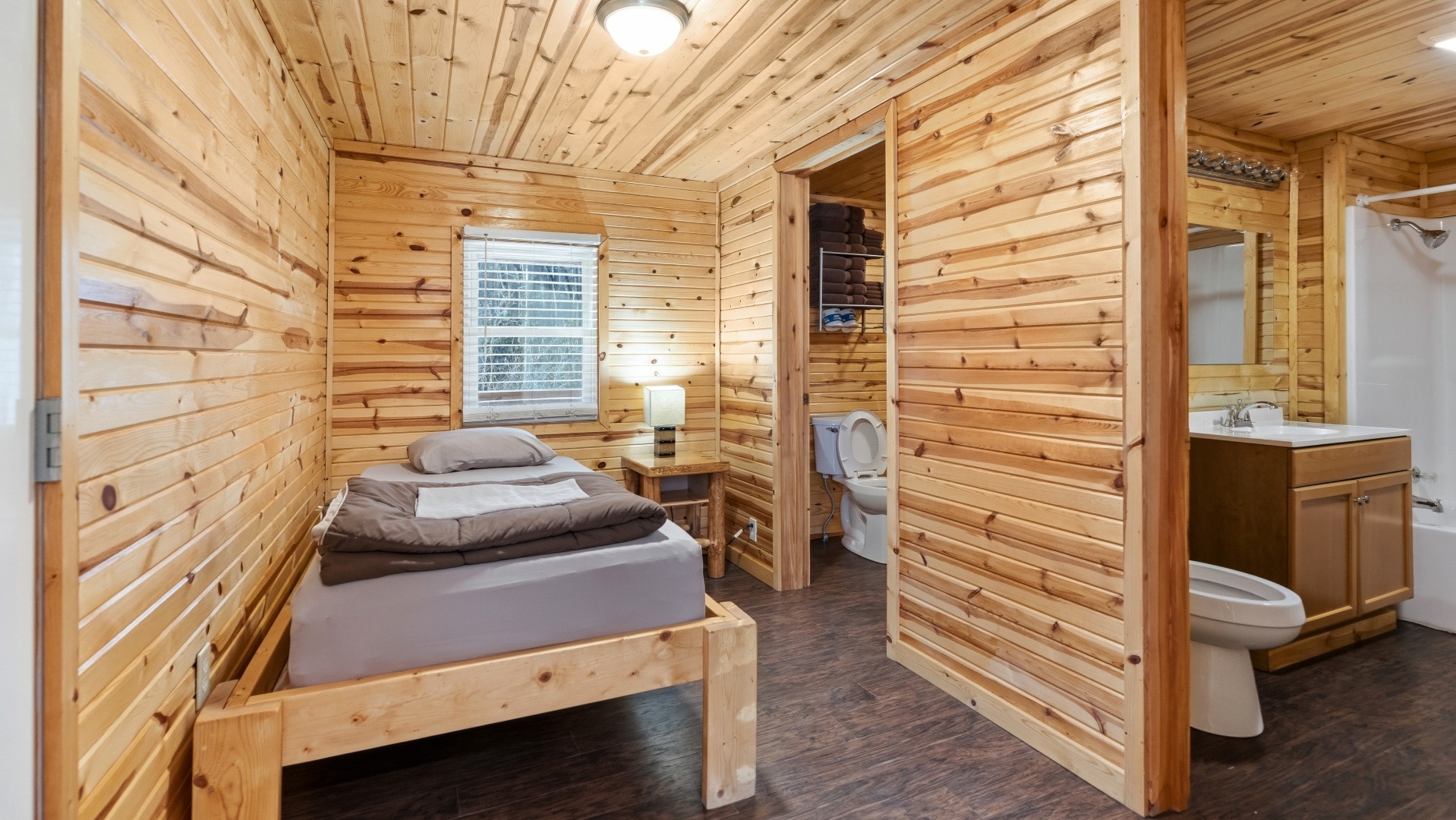 Creekside Lodge room