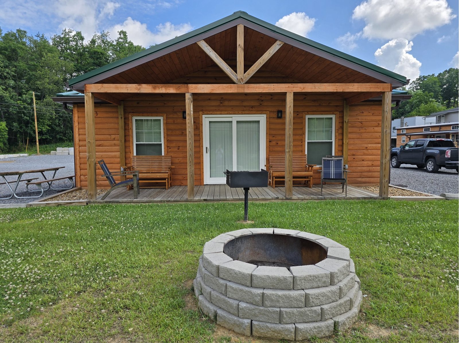 G4's firepit and porch