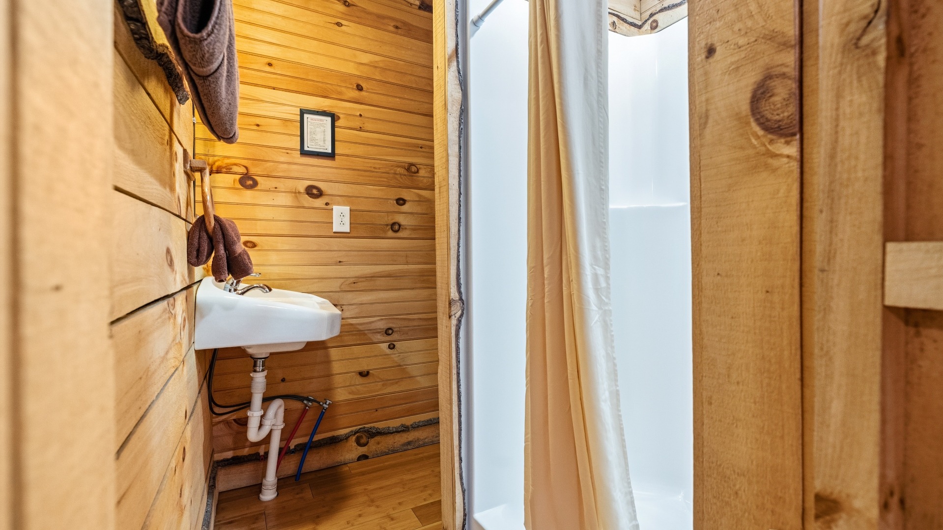 Nana's Nest bathroom