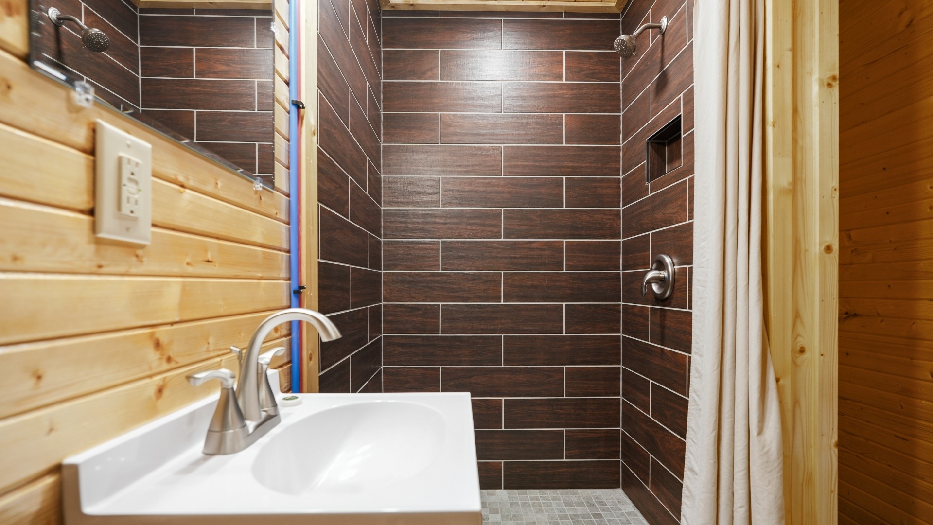 Nature Lane 3 shower detail