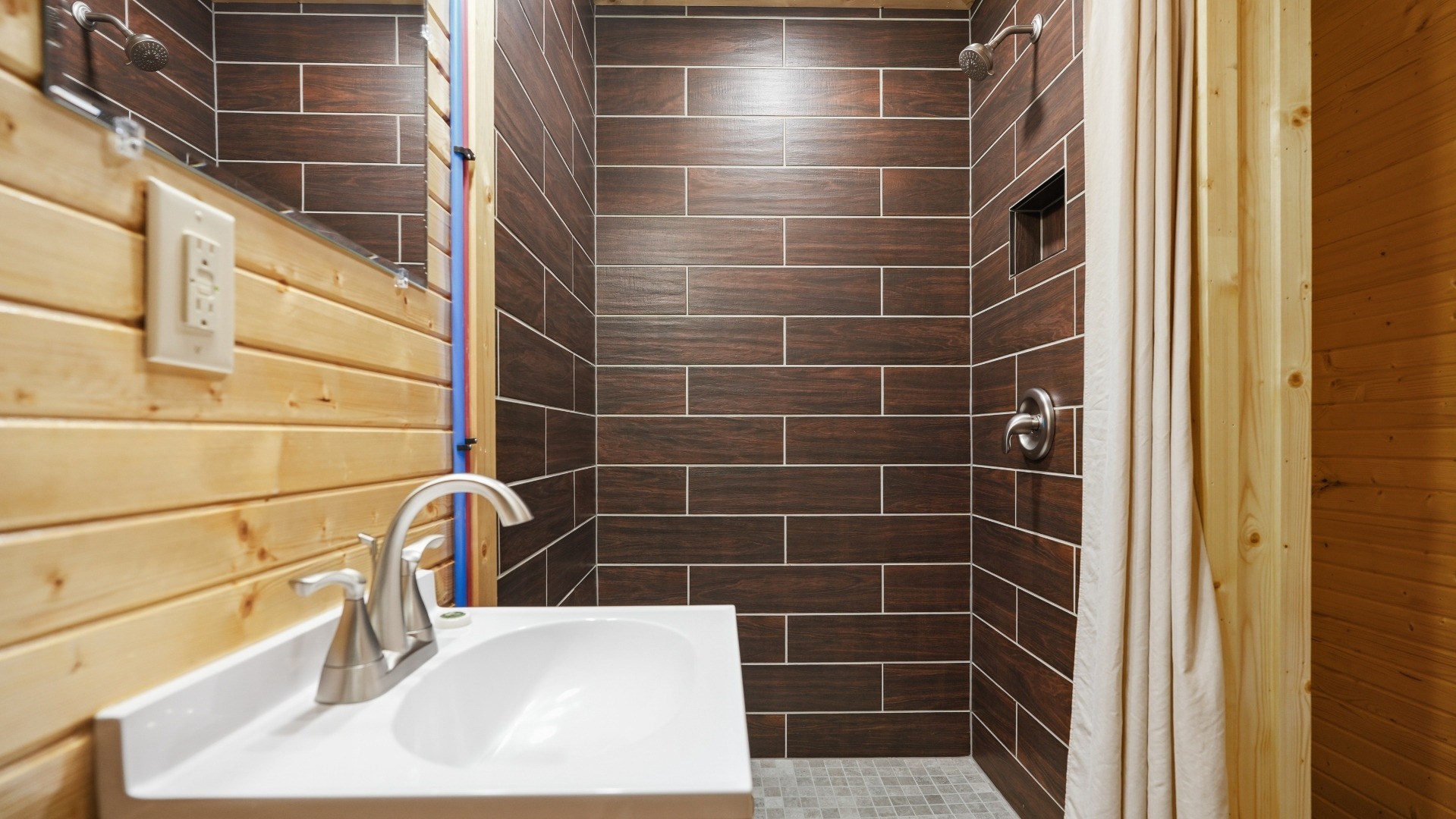 Nature Lane 5 tiled shower