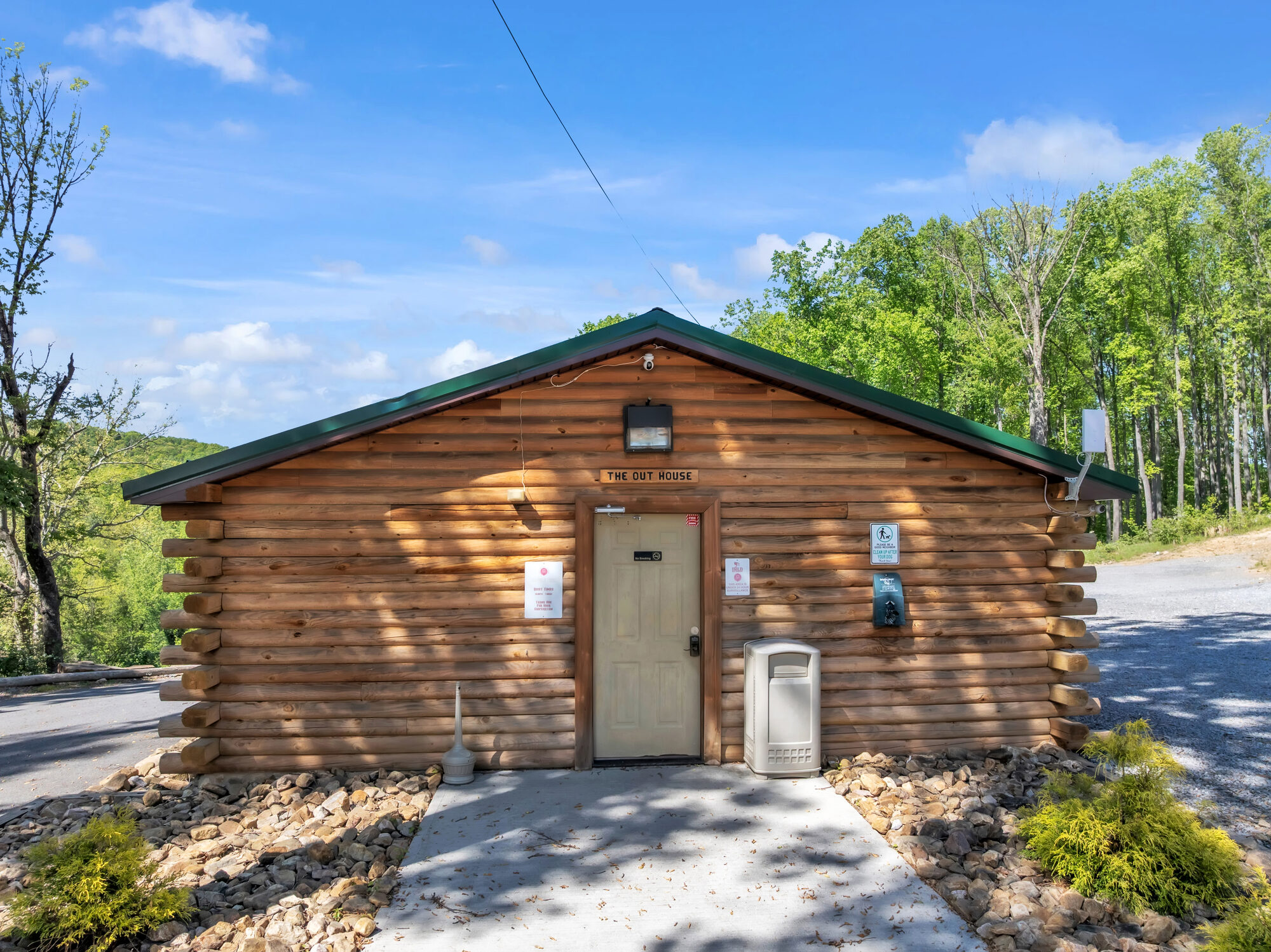 The log bathhouse building at Buffalo Trail Resort