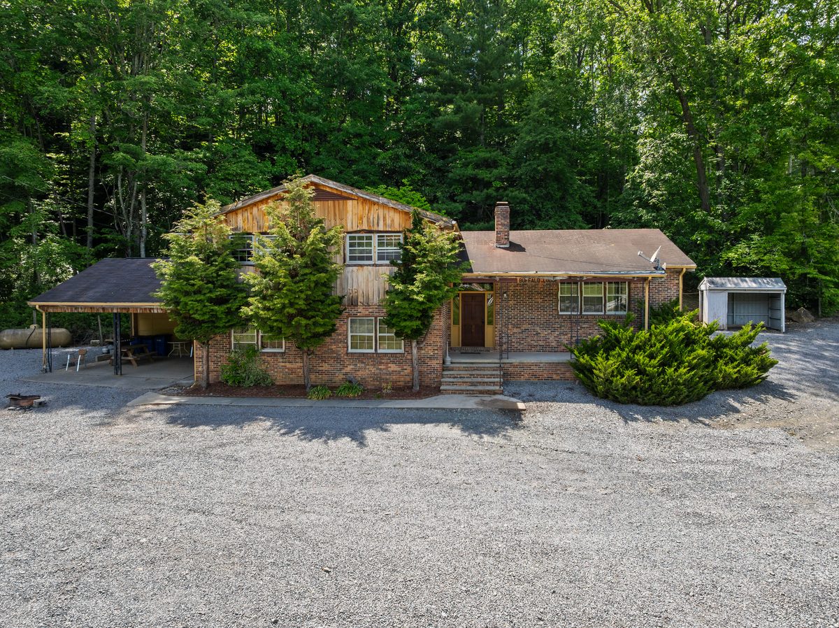 Buffalo Lodge — exterior